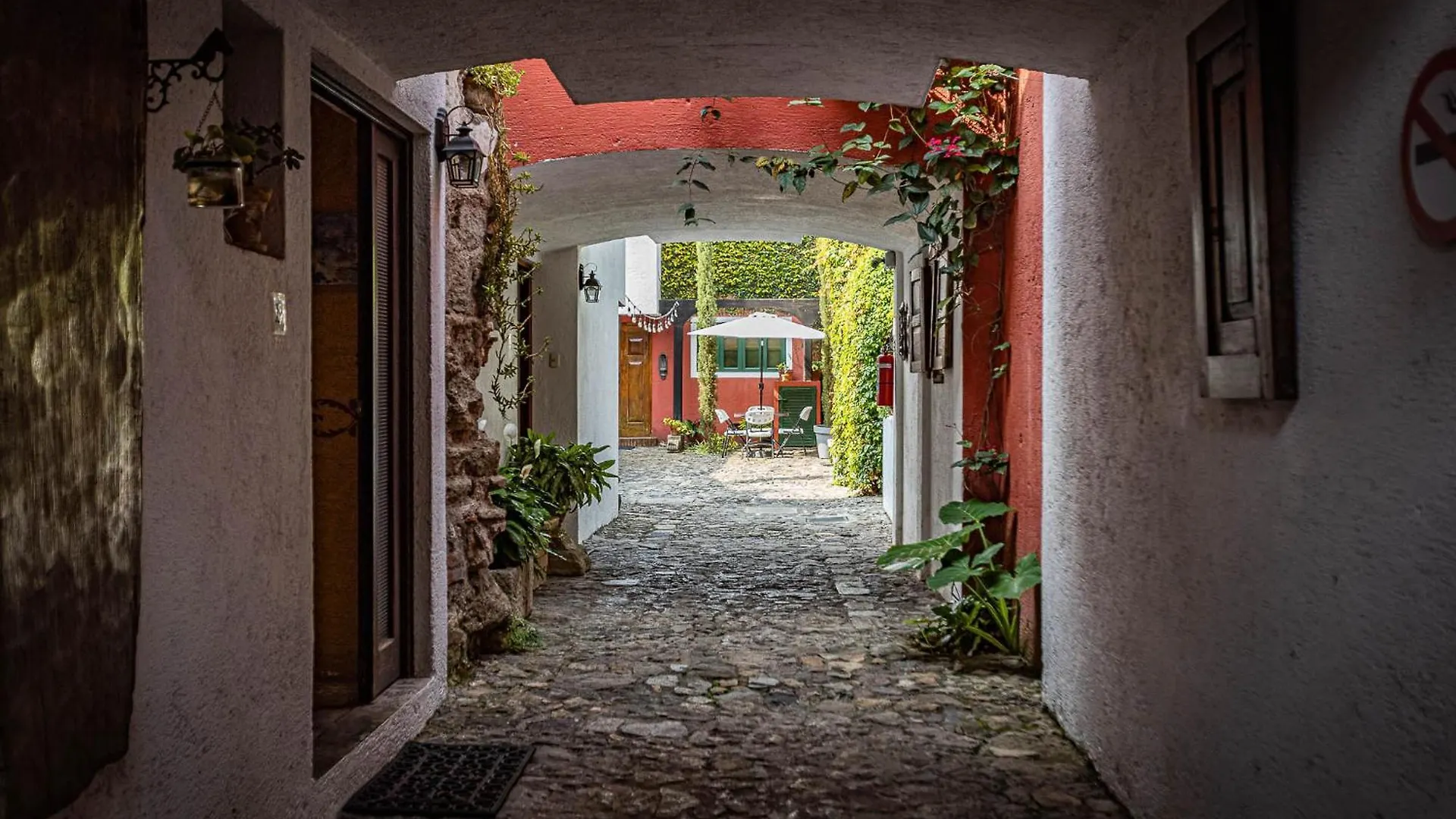 Villa Luisa Mercedes # 1 contacts